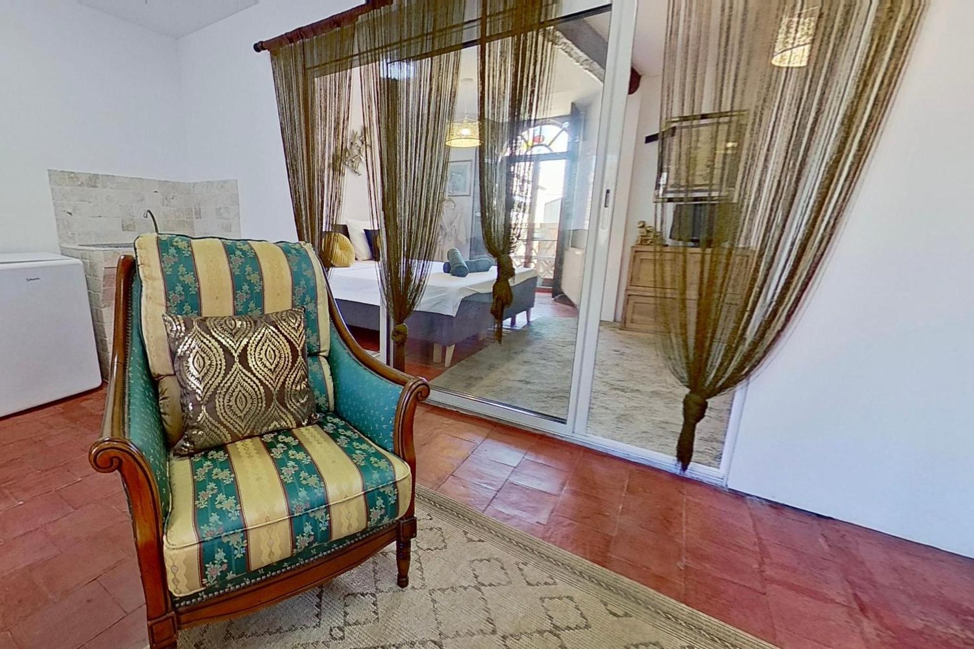 Luc-sur-Orbieu Les 2 Droles D'Oiseaux Bed & Breakfast エクステリア 写真