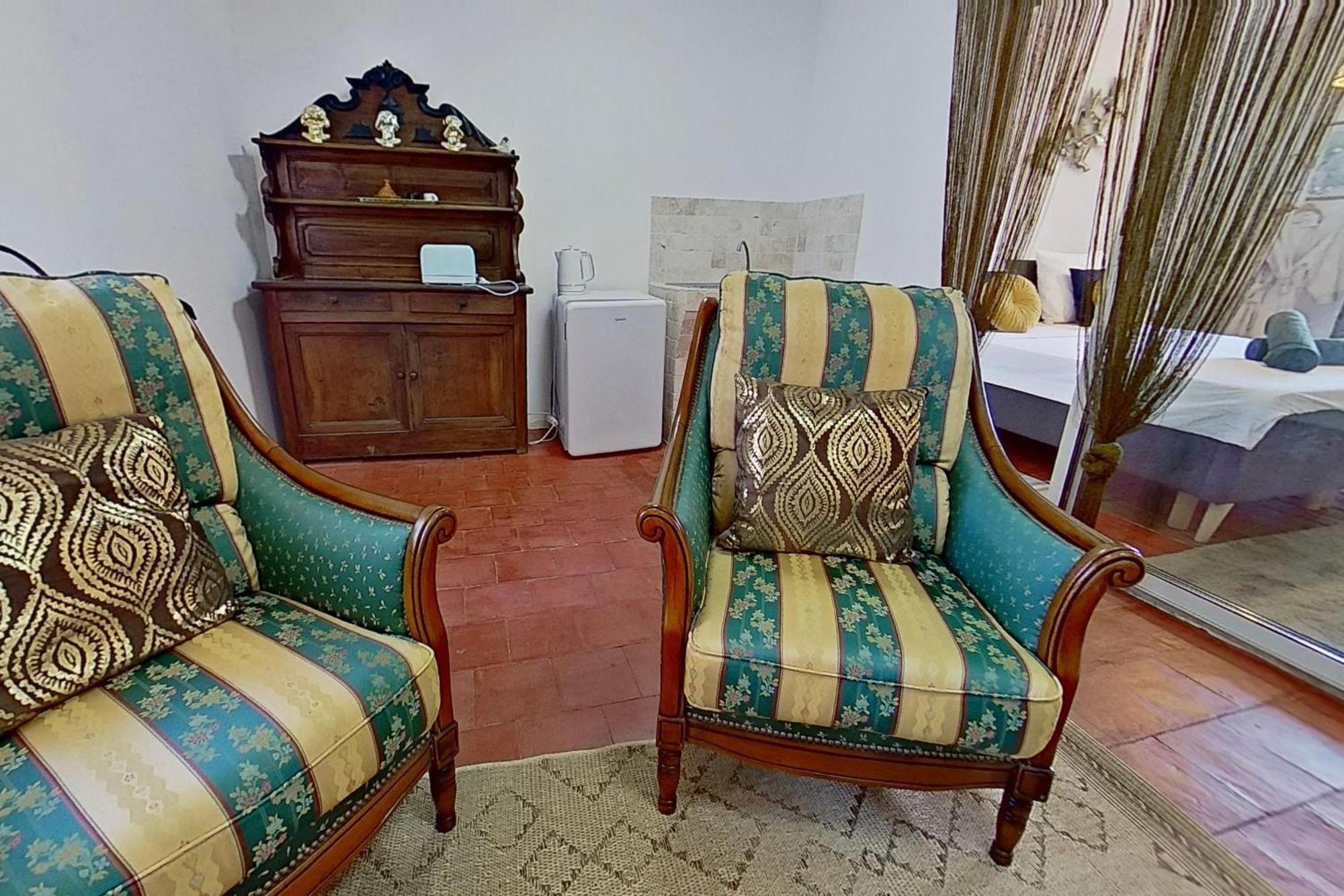 Luc-sur-Orbieu Les 2 Droles D'Oiseaux Bed & Breakfast エクステリア 写真