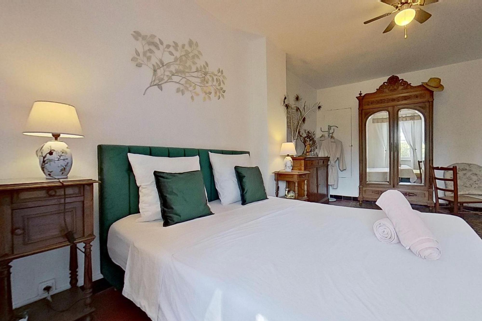 Luc-sur-Orbieu Les 2 Droles D'Oiseaux Bed & Breakfast エクステリア 写真