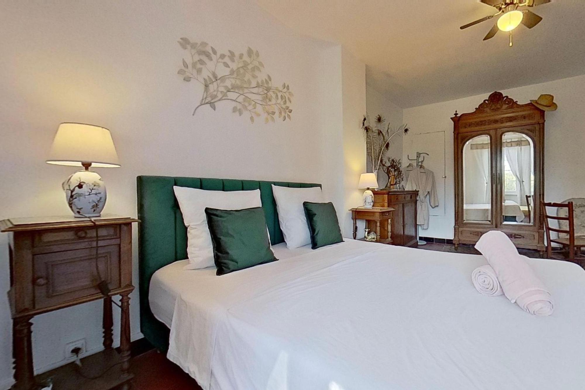 Luc-sur-Orbieu Les 2 Droles D'Oiseaux Bed & Breakfast エクステリア 写真